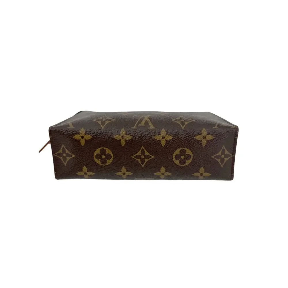 LOUIS VUITTON Monogram Toiletry Pouch 19
